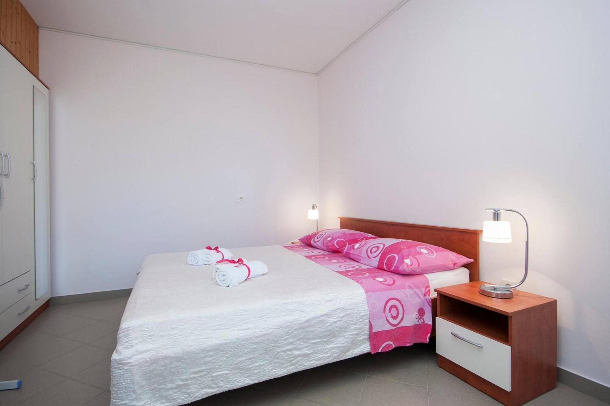 Family Apartments & Rooms Mikelin Primošten Exteriér fotografie