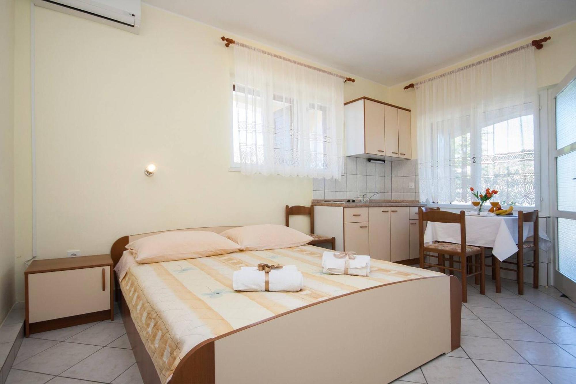 Family Apartments & Rooms Mikelin Primošten Exteriér fotografie
