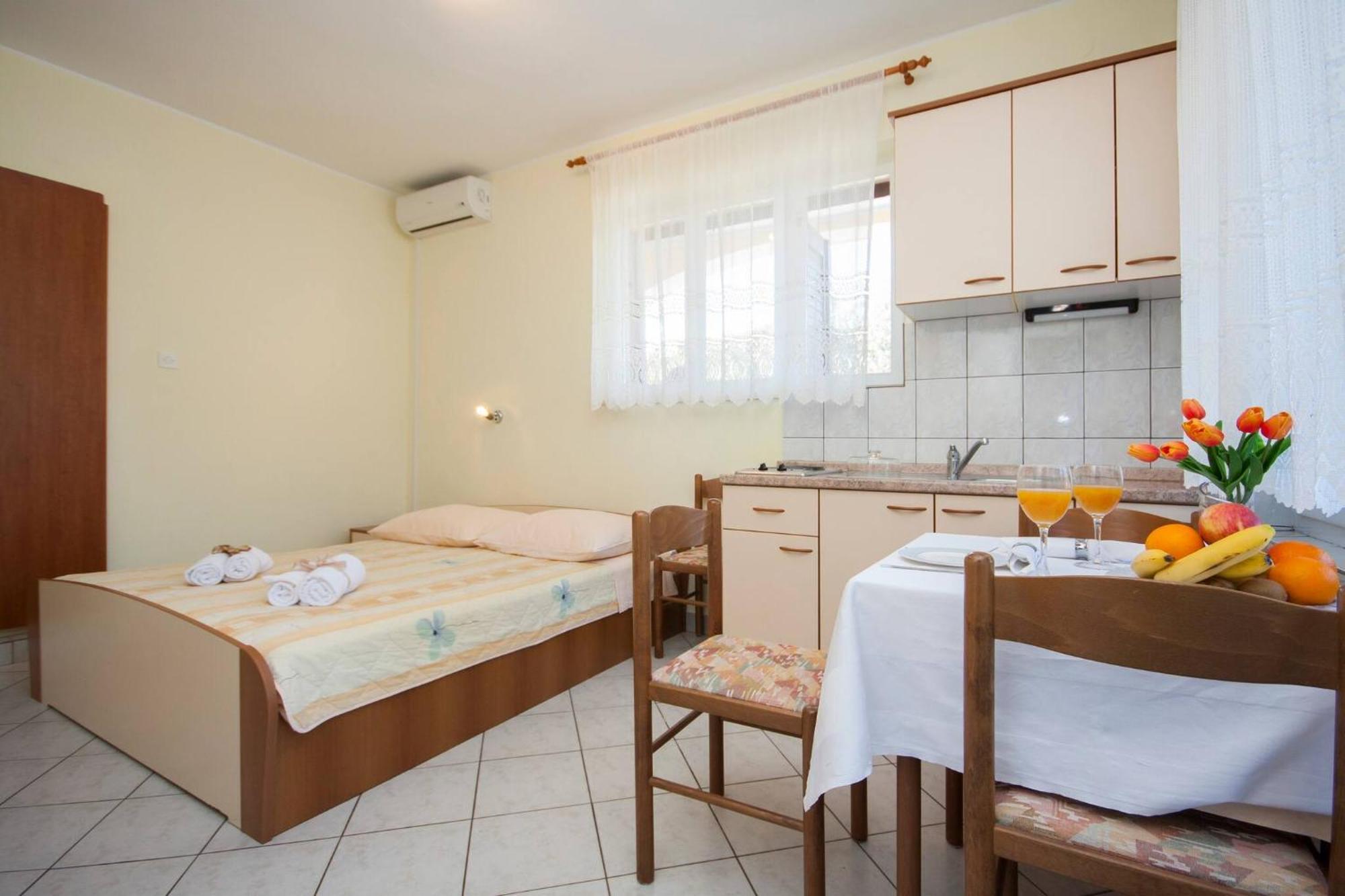 Family Apartments & Rooms Mikelin Primošten Exteriér fotografie